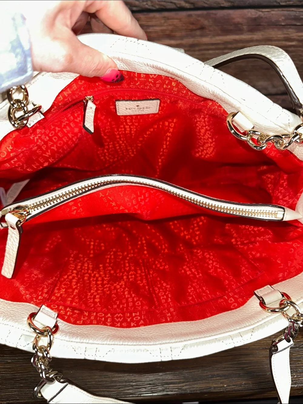 Kate Spade Astor Court Elena shoulder bag in a Cream quilted leather design.